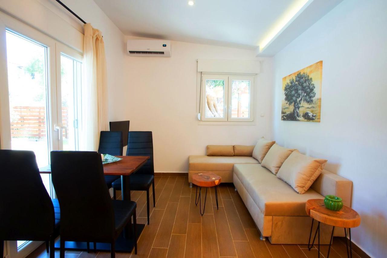 Salonikiou Beach Apartments & Villas Agios Nikolaos  Exterior foto